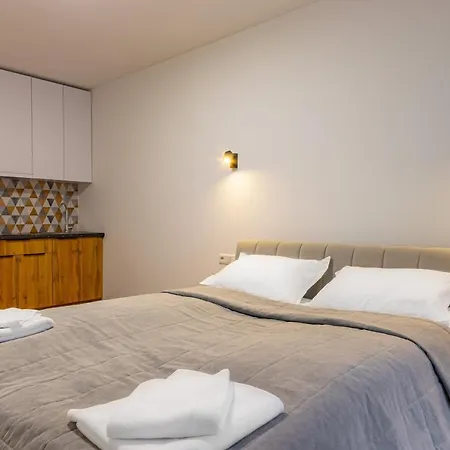 Lejlighedshotel Garda - Breakfast Included In The Price Restaurant Free Parking Mountain View Kitchen In The Separate Entrance