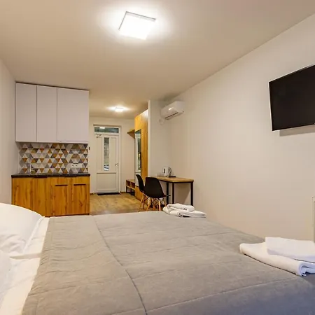 Apartahotel Garda - Breakfast Included In The Price Restaurant Free Parking Mountain View Kitchen In The Separate Entrance 3*